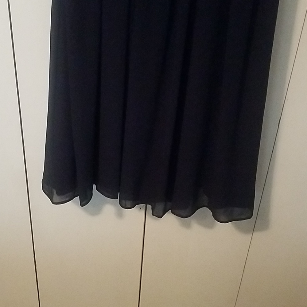 Gown - Picture 3 of 4